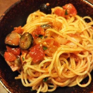 ベーコンとオリーブのトマトスパゲッティ